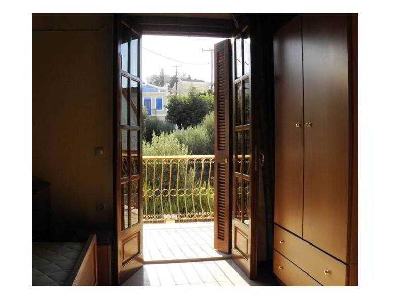 Villa Pinotsi سيمي المظهر الخارجي الصورة